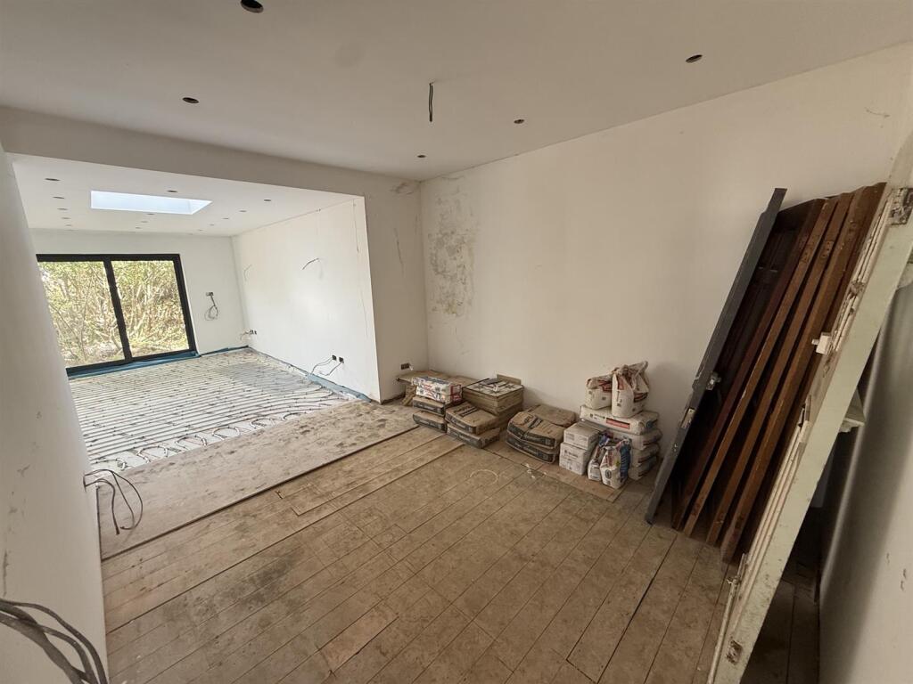 House in London - View 5