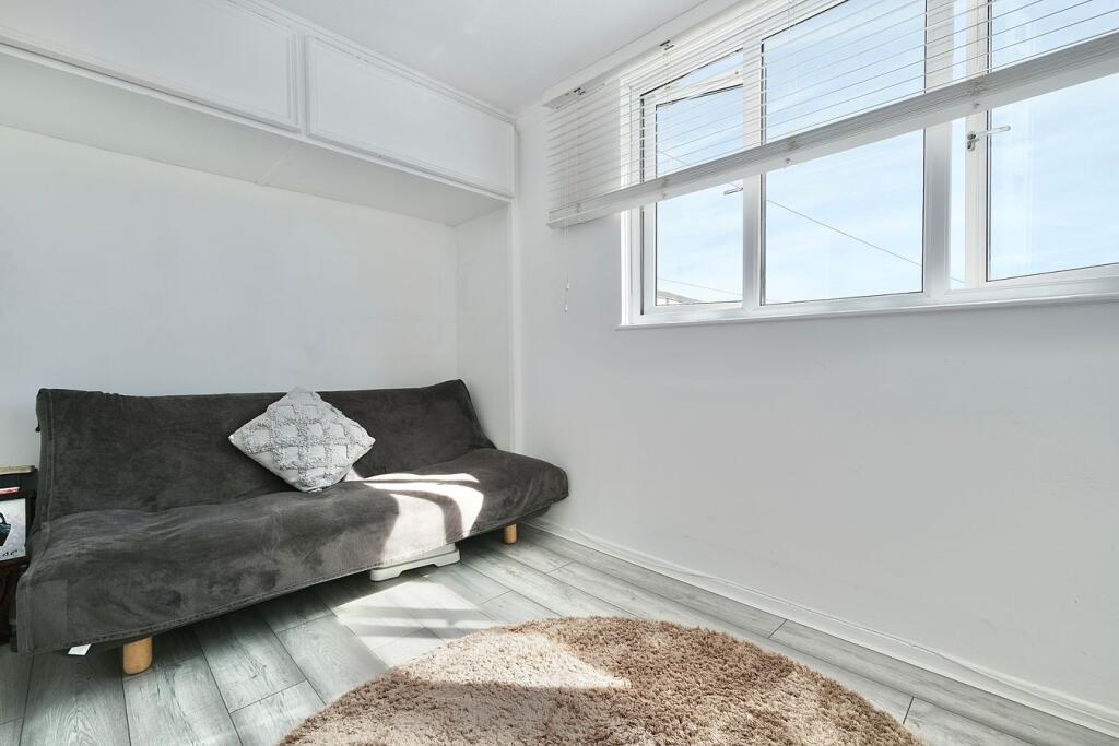 House in Huntingdonshire, Huntingdon - More