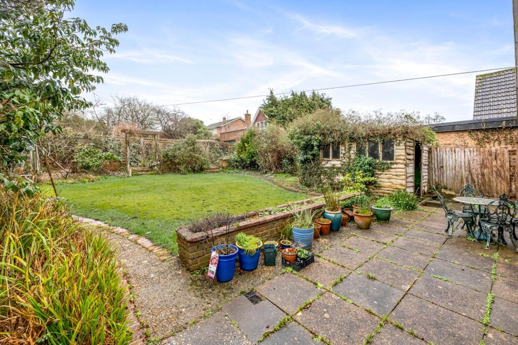 Cleve Way, Billingshurst, RH14 photo 2