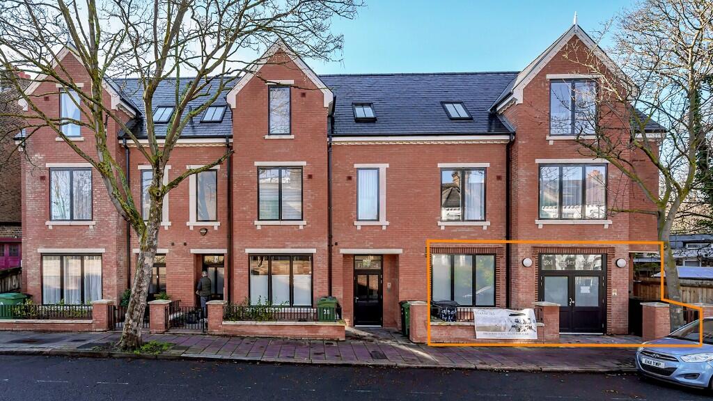 Main image of property: 2D Arodene Road, Brixton, London, SW2 2BH