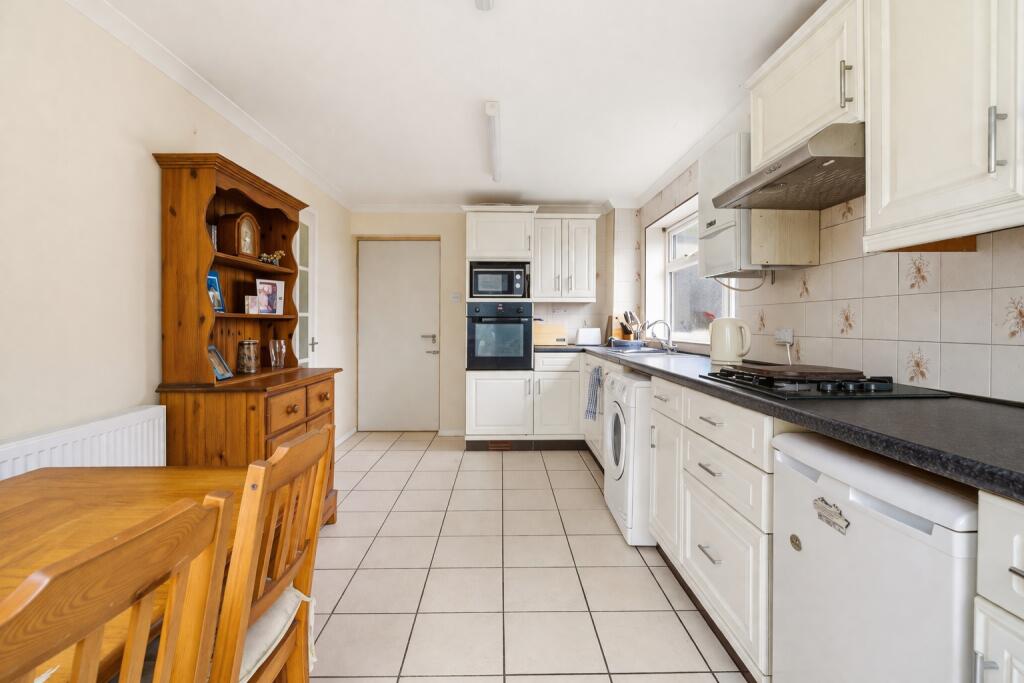 Scawsby Close, Dunstable, Bedfordshire, LU6 photo 3