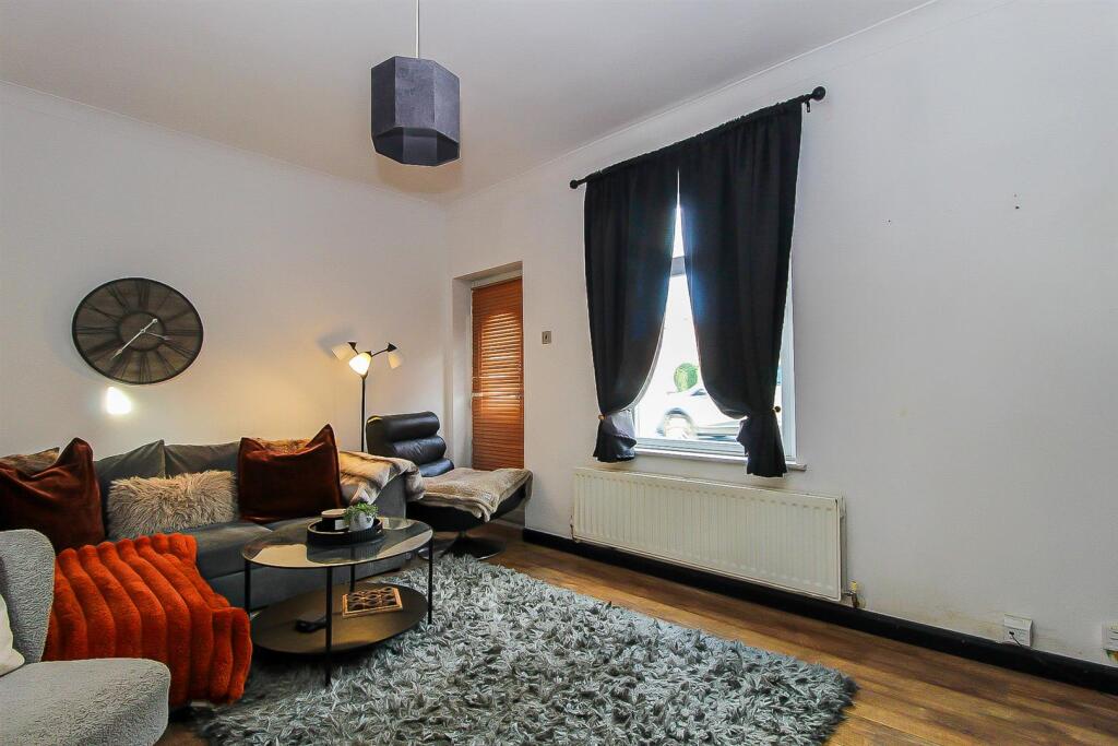 House in Wakefield, Outwood - View 5