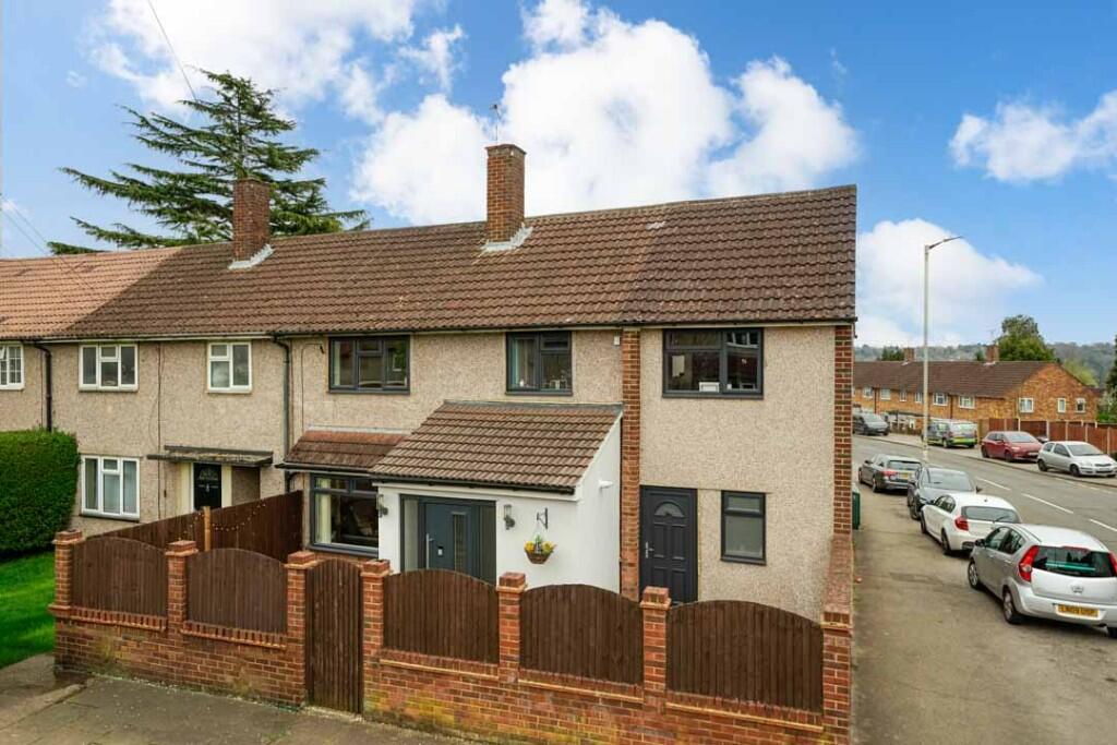 Main image of property: Long Chaulden, Hemel Hempstead, Hertfordshire, HP1