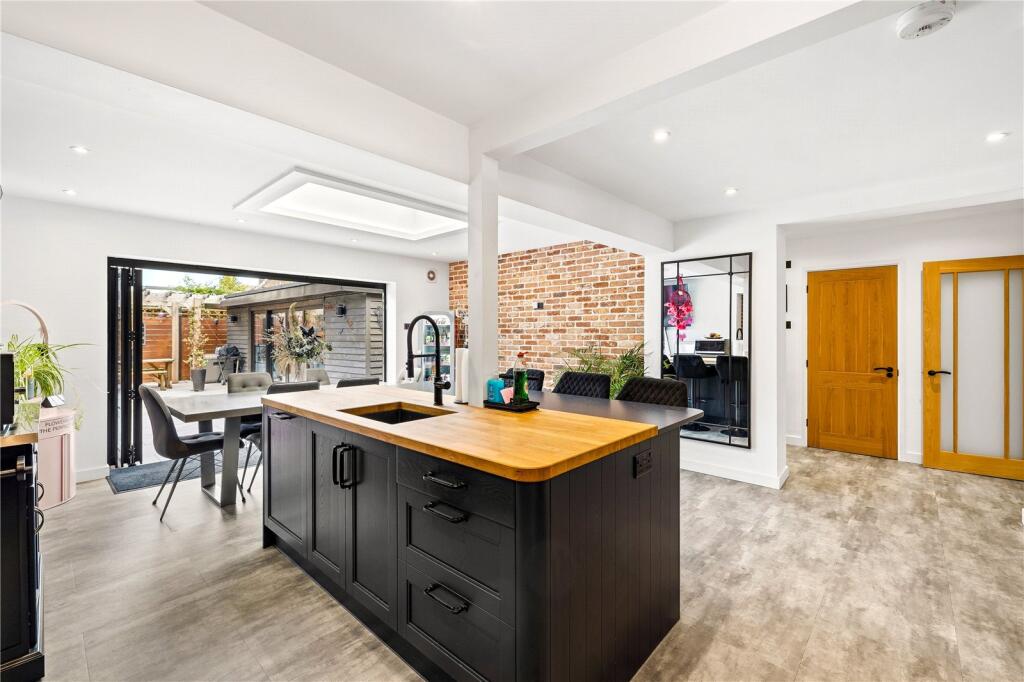 House in Redhill - View 2
