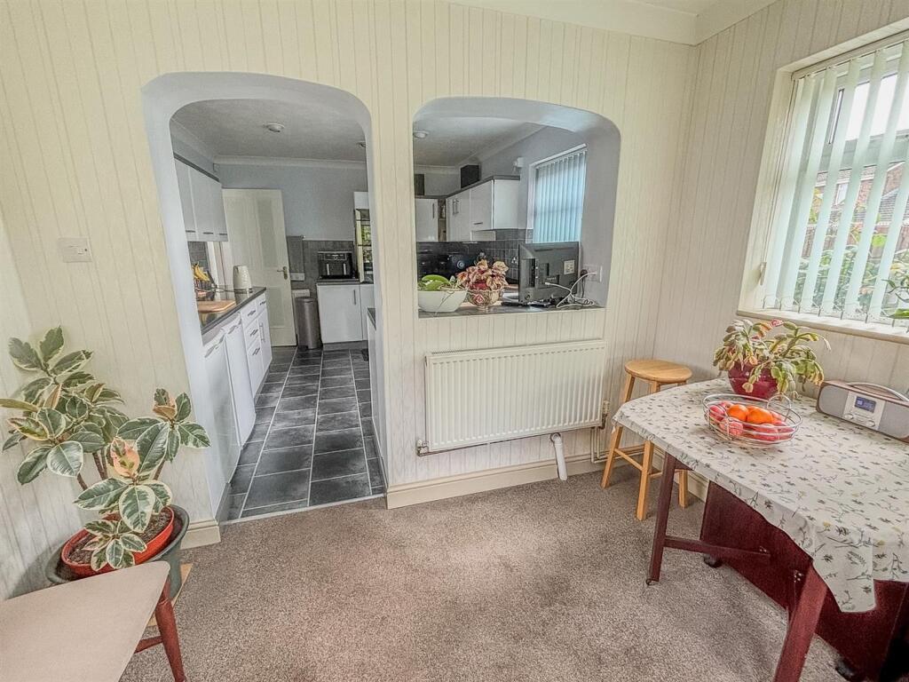 House in Weston-super-Mare, Preanes Green - More