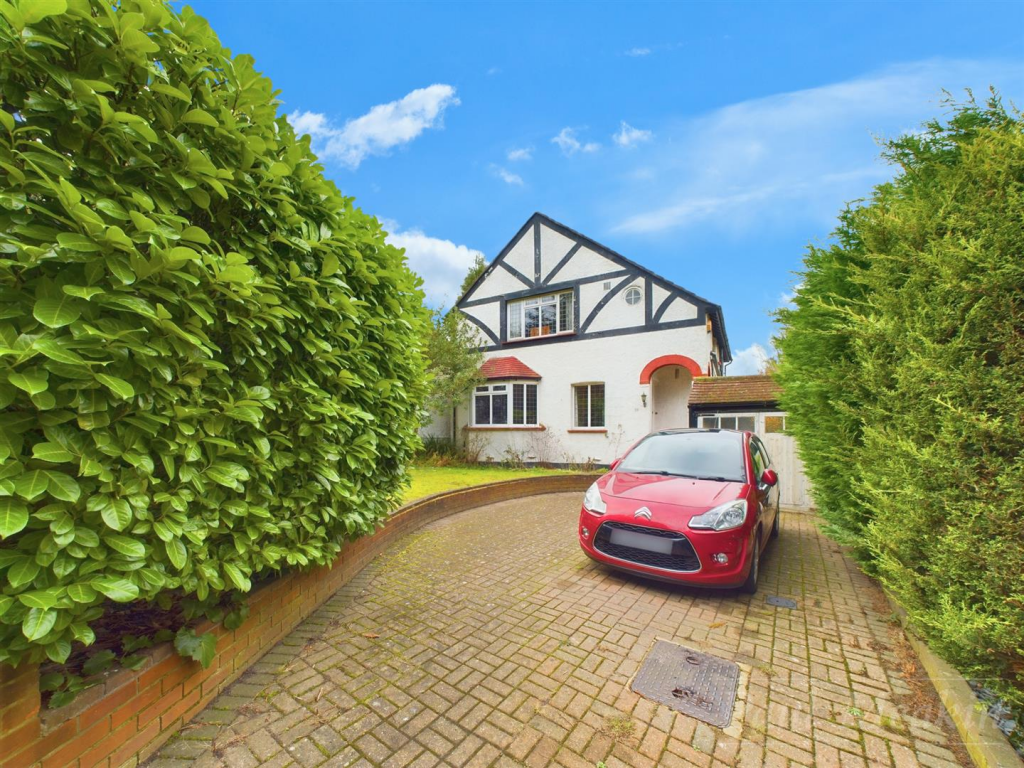 3-bed detached on Beech Avenue, South Croydon, £650,000