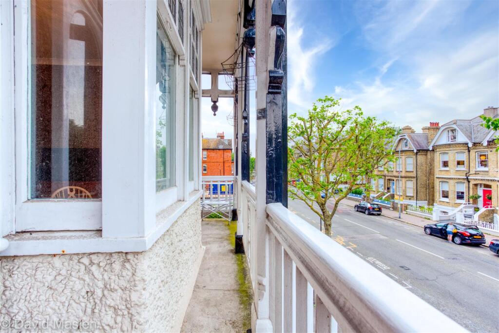 Apartment in Brighton - View 5
