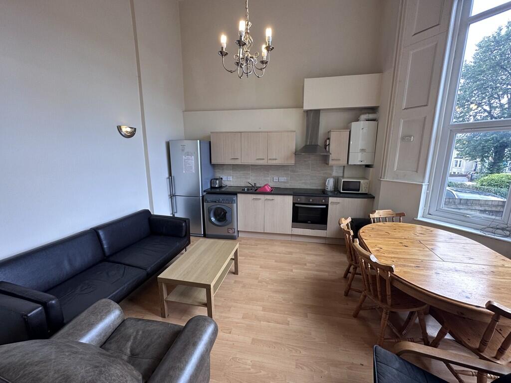 5 bedroom maisonette for rent