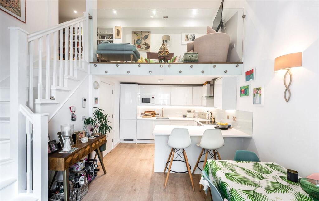 House in London - View 2