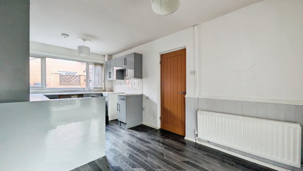 Chapel Lane, Royton, OL2 photo 3