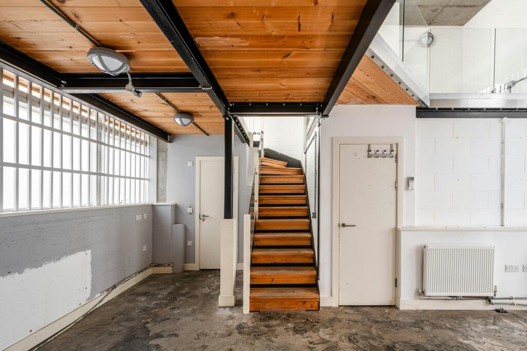 Mentmore Terrace 3B NEW - 3.jpg