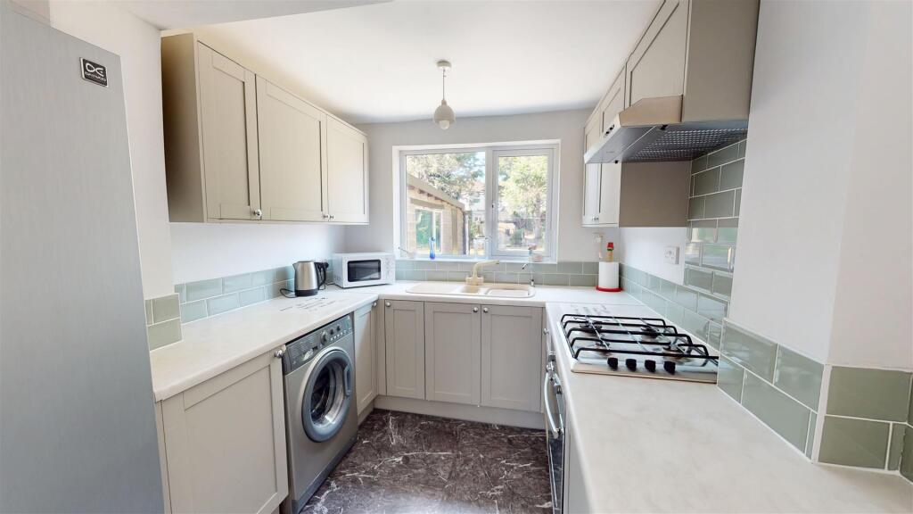 House in Bradford, West Yorkshire - View 4