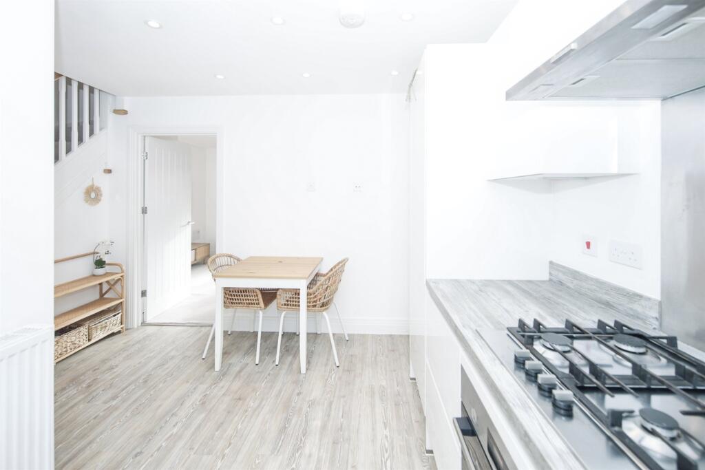 House in Warwick, Burton Green - View 5