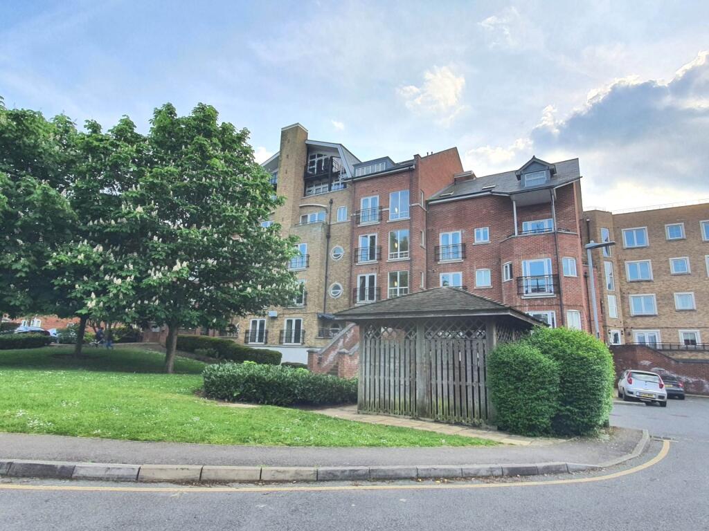 Main image of property: Aveley House, Town Centre, Reading