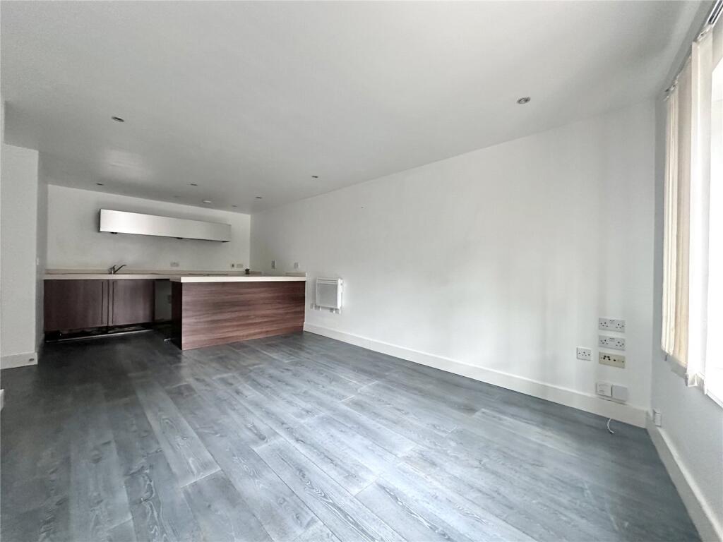 Apartment in Birmingham, West Midlands - View 4