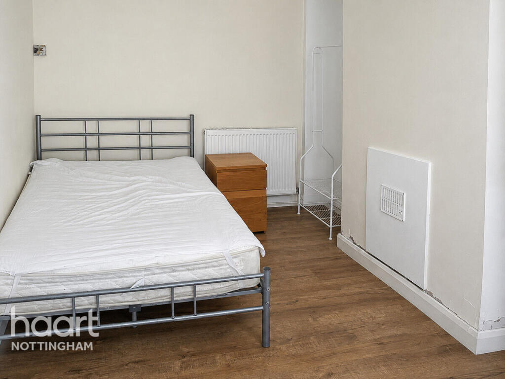 House in Nottingham, Dunkirk - View 2