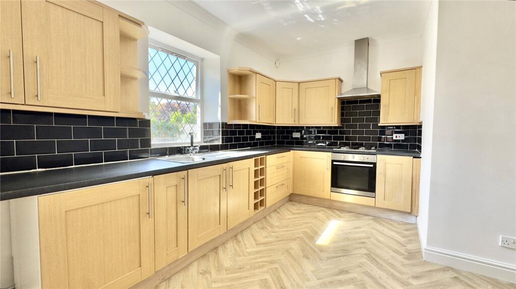 Apartment in Greasby, Overchurch Hill - View 6
