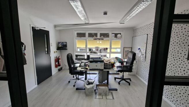 Photo 10