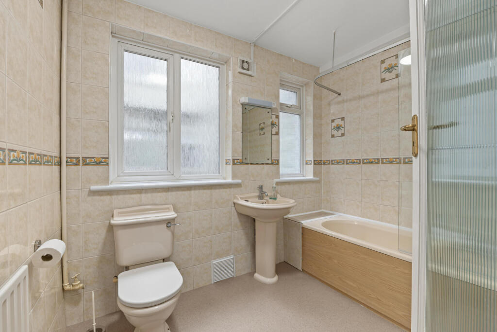 Apartment in Enfield - View 4