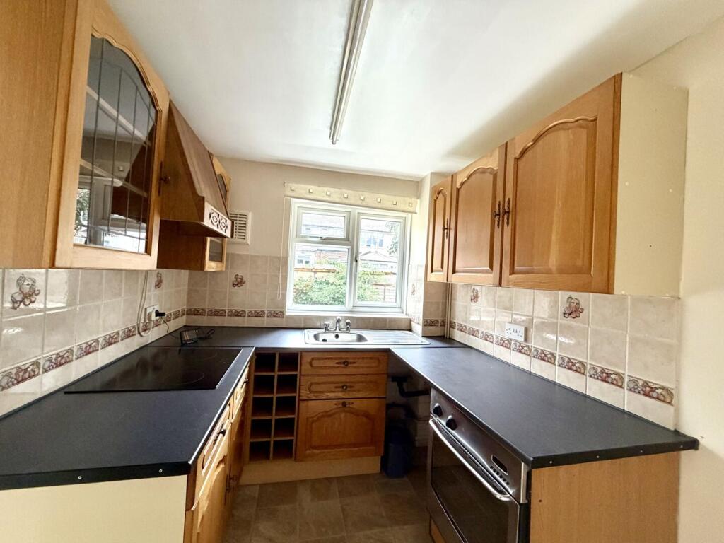 Withyham Close, Eastbourne photo 3