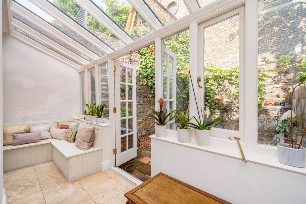 House in London, Walham Green, Fulham - View 4