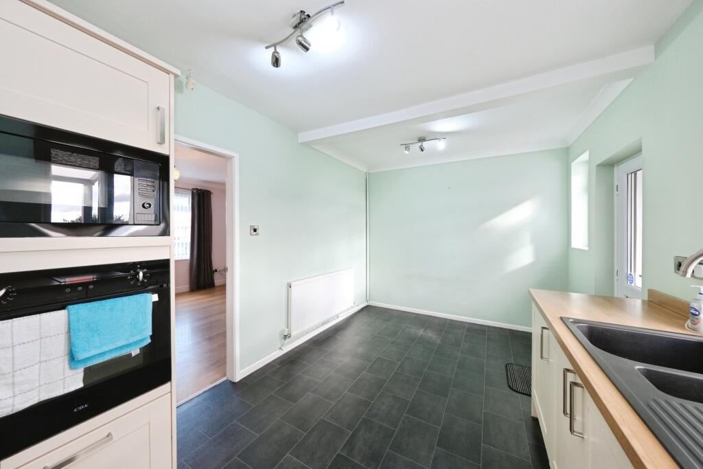 House in Ashfield, Hucknall - View 5