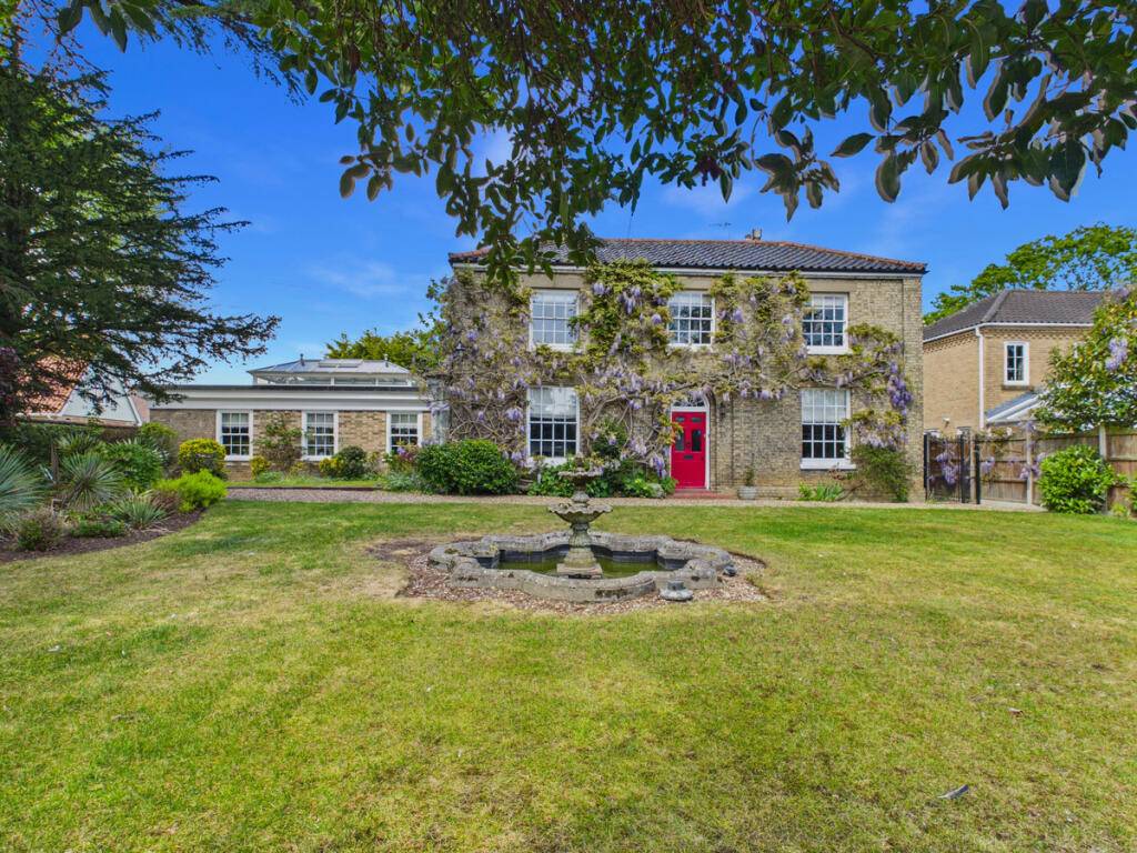 Main image of property: The Beeches Grove Road, Beccles NR34 9QY