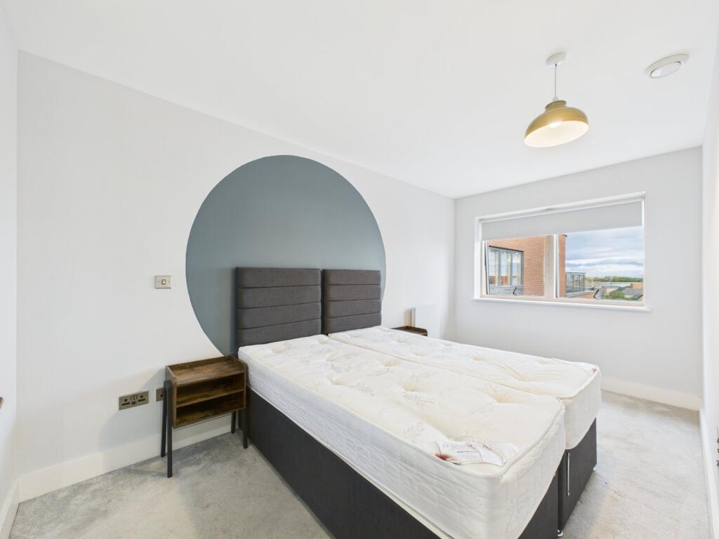 Apartment in Slough - View 4