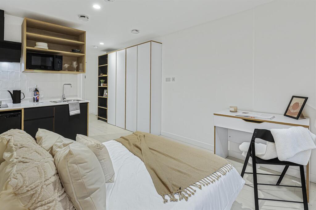 Main image of property: Node Limhouse, E14