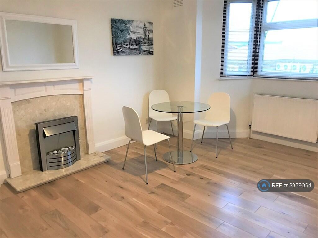 Main image of property: Frogmore, London, SW18