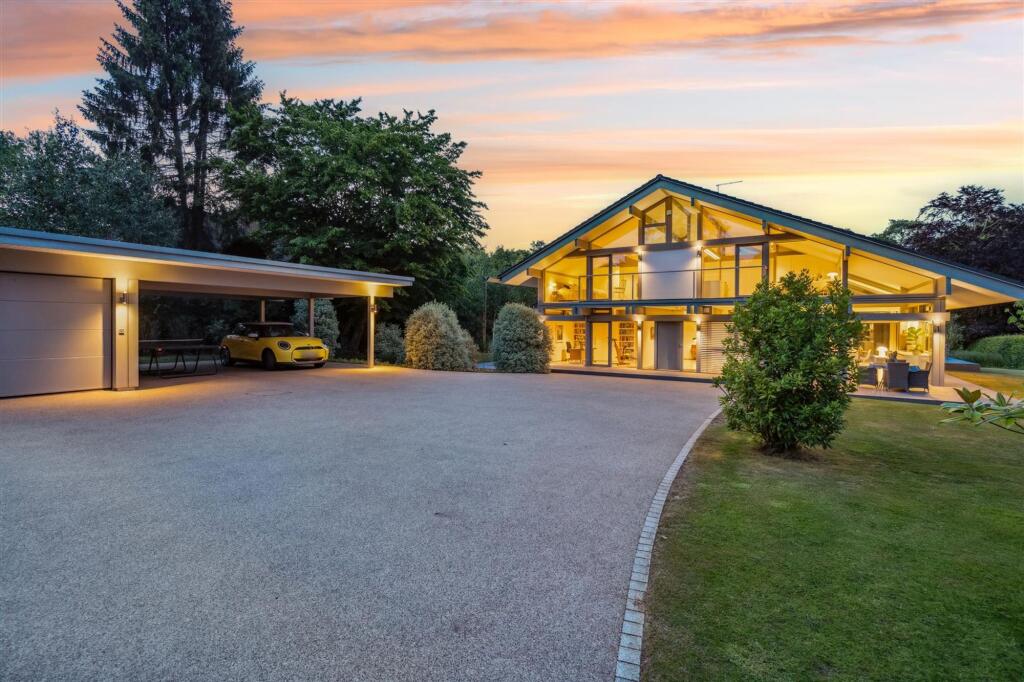 Main image of property: Frithsden Copse, Potten End, HP4