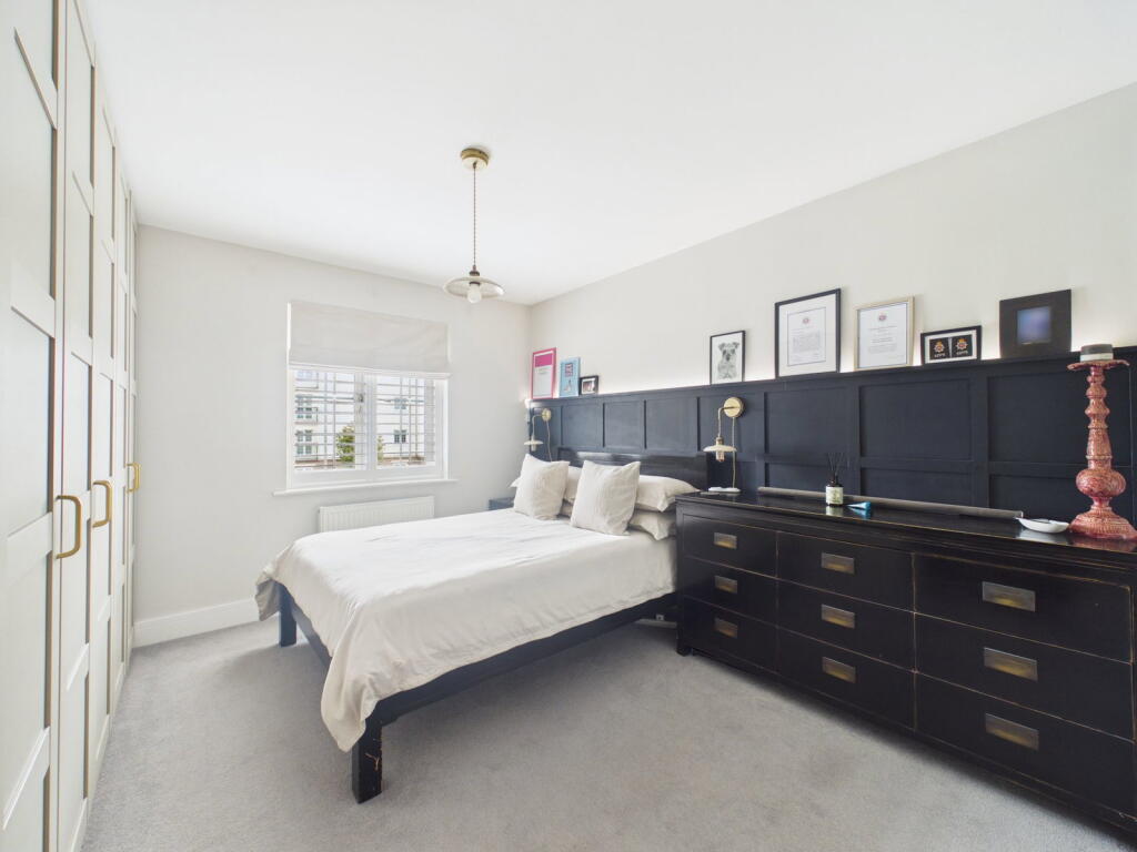 Apartment in Redhill - View 4