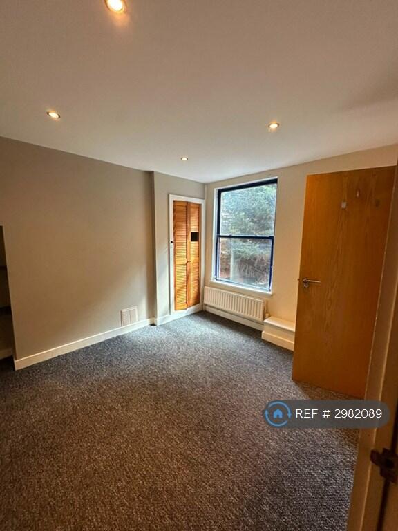 Apartment in Northampton, West Northamptonshire - View 3