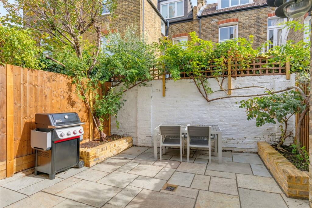 House in London - View 5