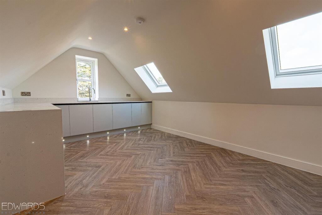 14 Golf Links Road, Ferndown photo 5