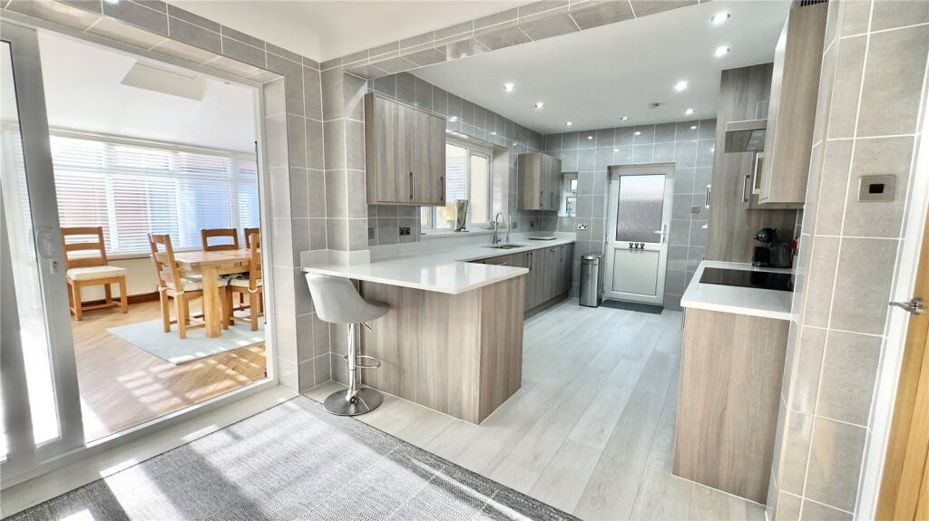 Macdona Drive, West Kirby, Wirral, Merseyside, CH48 photo 3