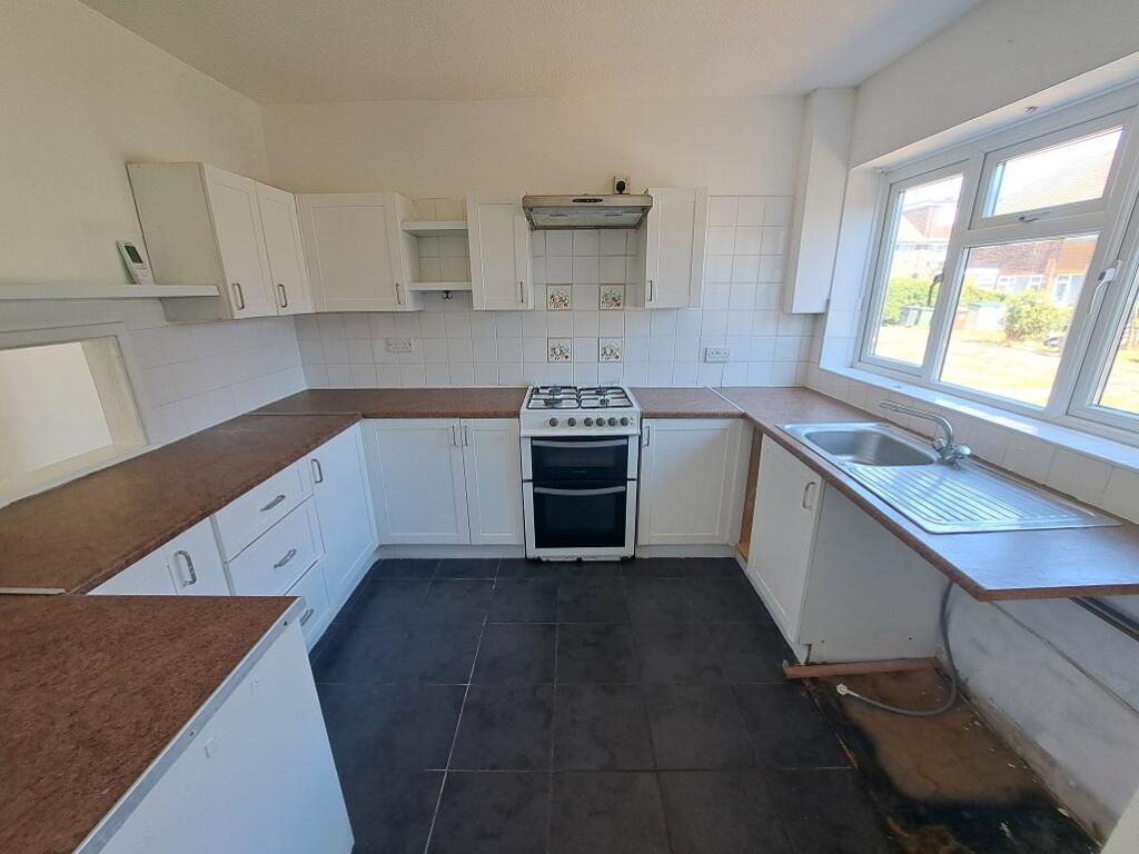 Attfield Walk, Hampden Park, Eastbourne, East Sussex photo 4