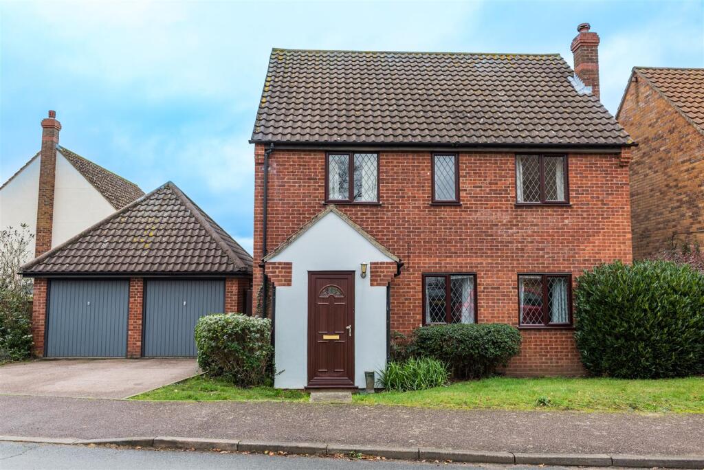 Main image of property: 26 Stockton Close, Hadleigh