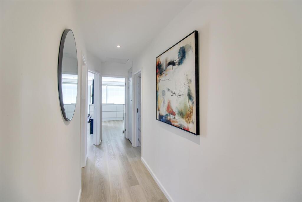 House in Southend-on-Sea - More