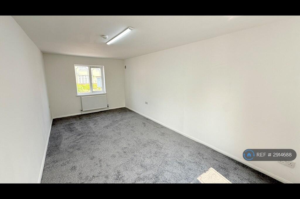 Apartment in Dudley - View 5