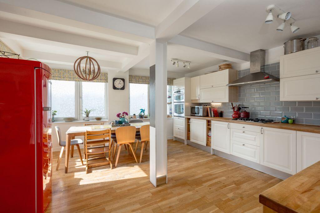 136/5 Constitution Street, Edinburgh, EH6 6AJ photo 4