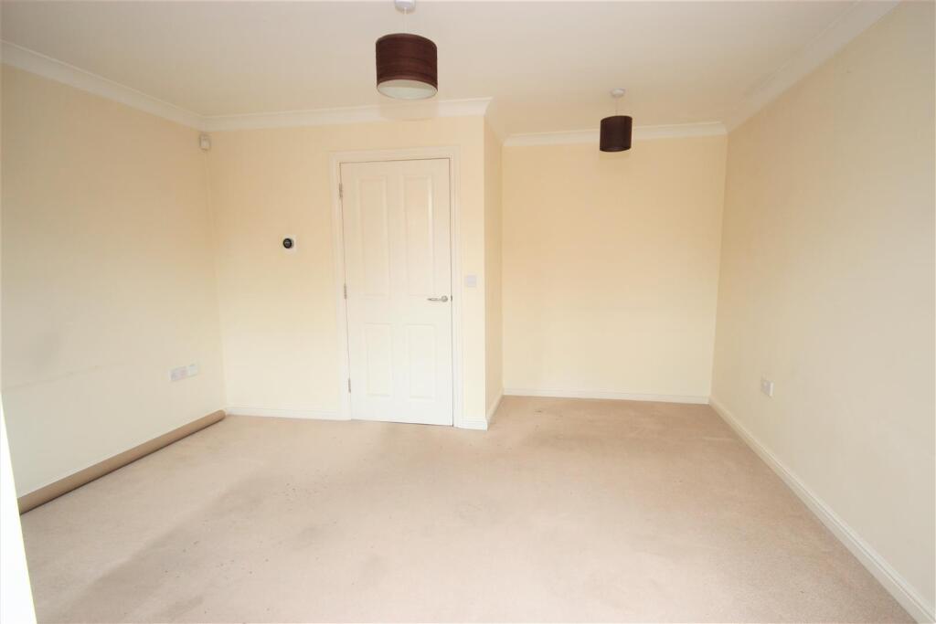 House in Rushden, North Northamptonshire - View 3