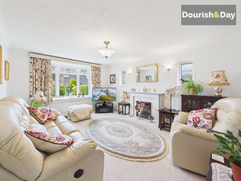 Oakridge Close, Walton on The Hill, Stafford, ST17 photo 2