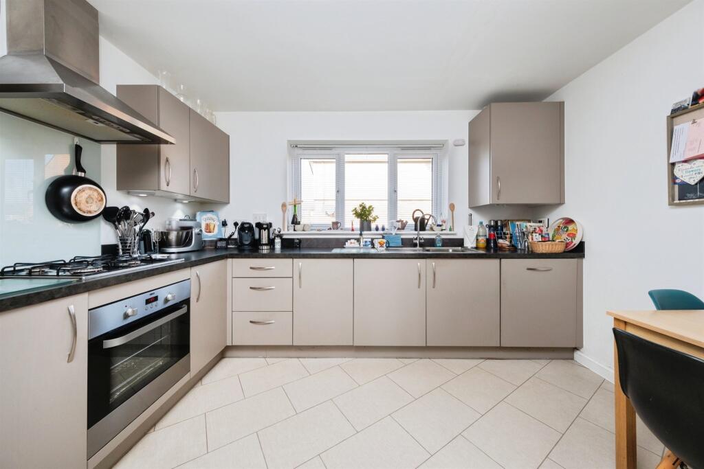 House in Milton Keynes, Fairfields - View 3