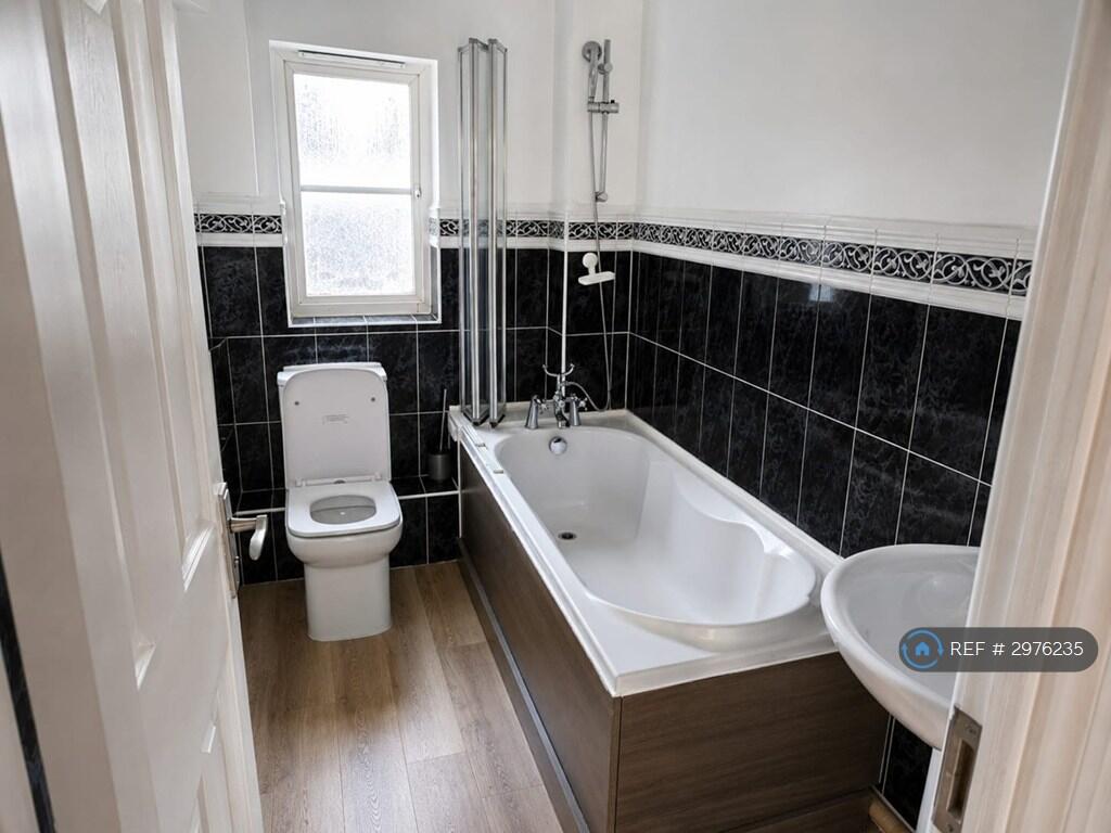 House in Ilford - More