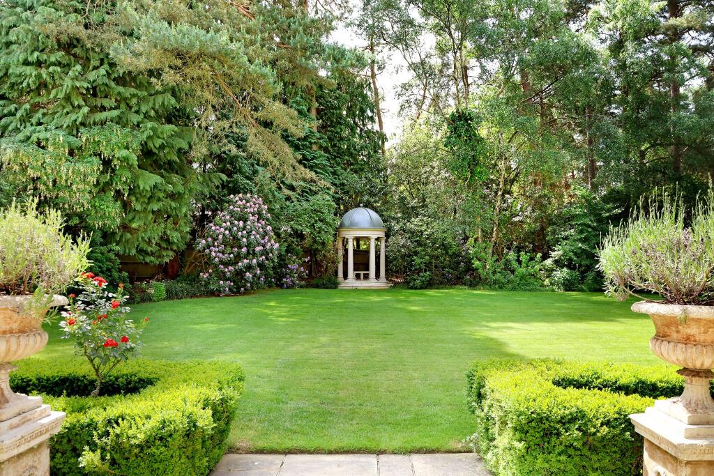 House in Runnymede, Surrey - More