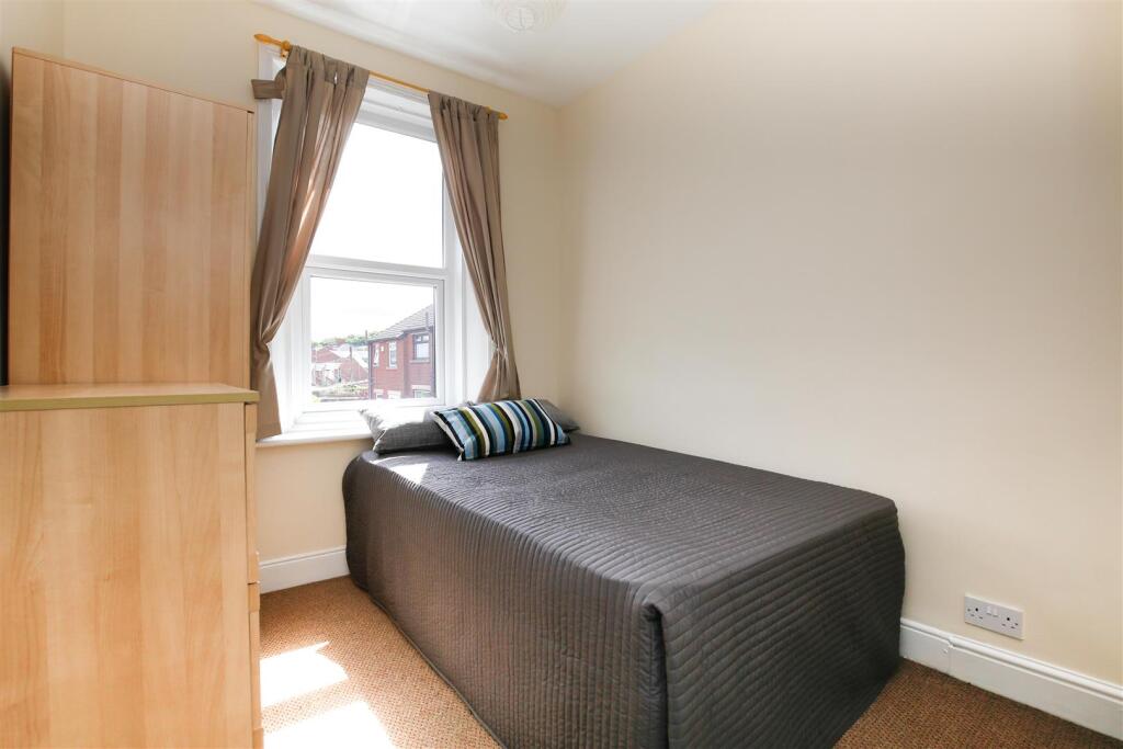 Apartment in Newcastle upon Tyne - View 5