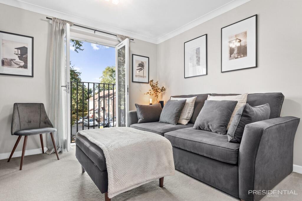 Apartment in Ilford - More