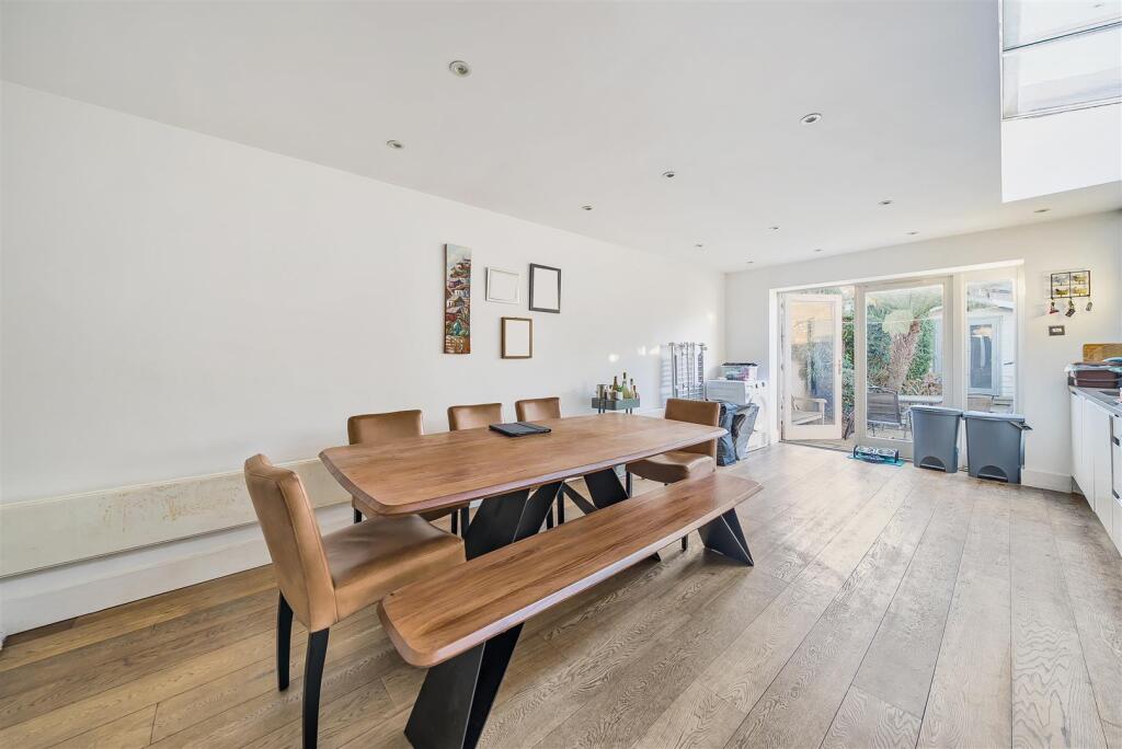 House in London, Royal Borough of Kingston upon Thames - More
