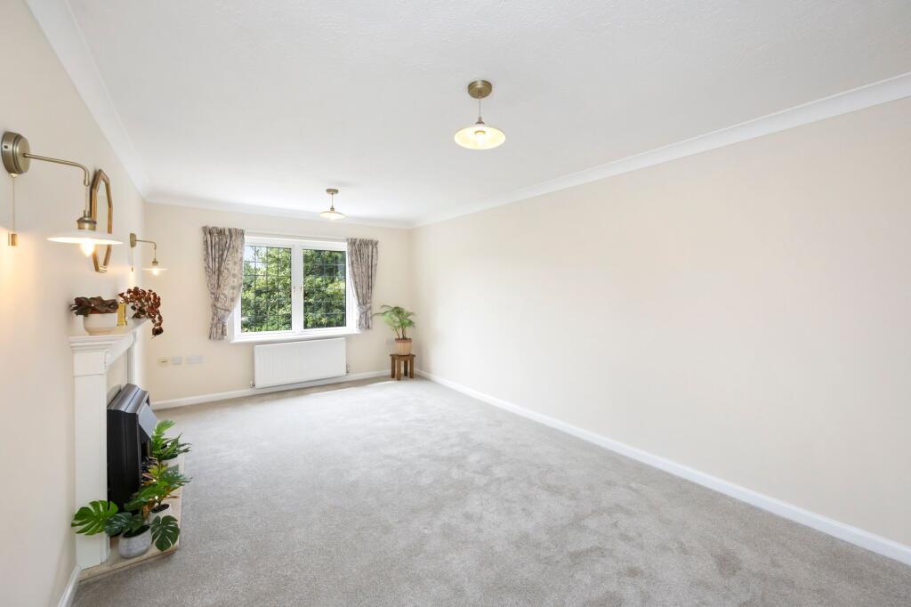 Apartment in Horsham, Steyning - View 2
